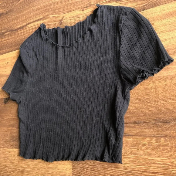 FREE Crop Top - Picture 4 of 5